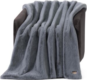 Best Amazon Summer Hostess & Birthday Gifts Under $50 6 blanket